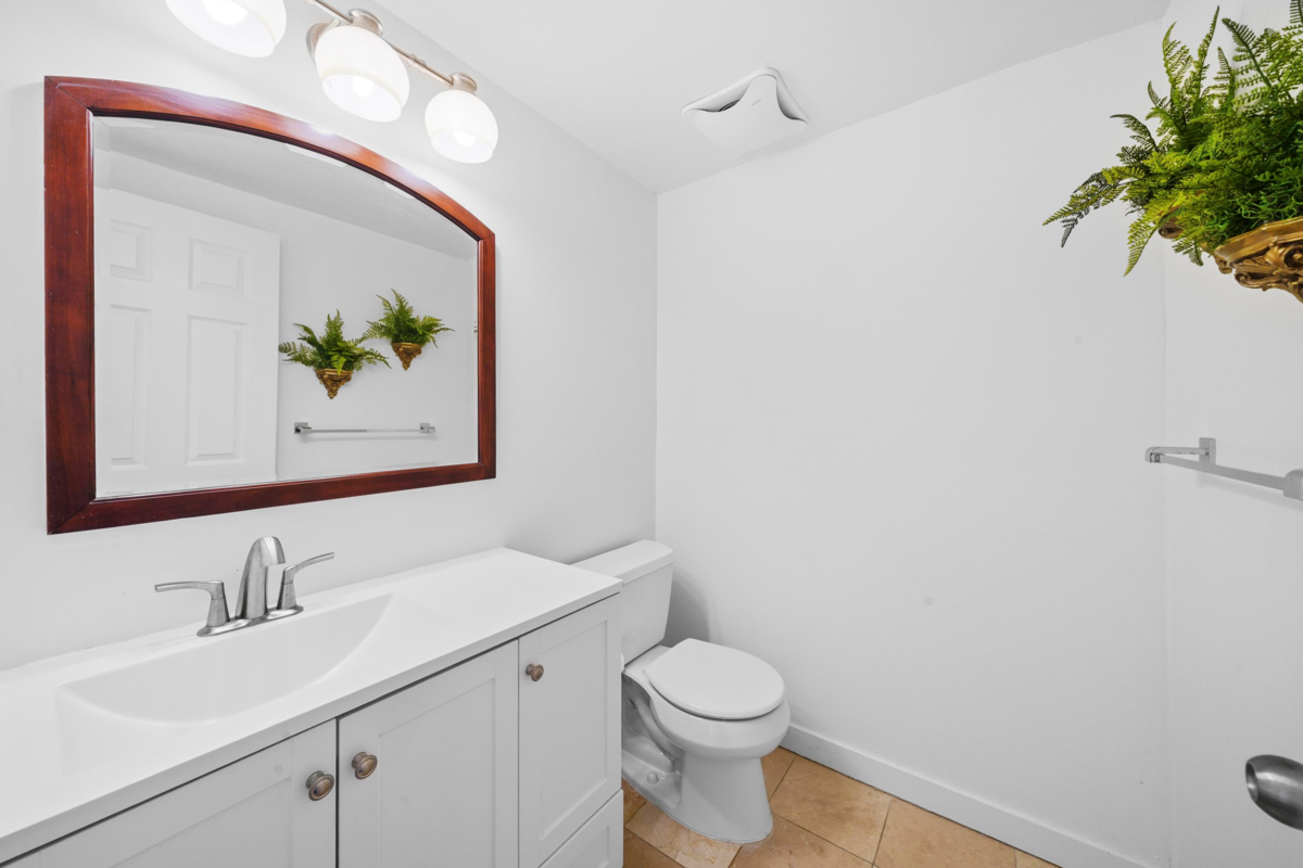 Walk-In Closet Photo of 6 2206 Folkestone Way, West Vancouver, BC