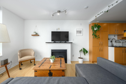 207 9288 University Crescent, Burnaby, BC, Burnaby — Apartment/Condo for sale
