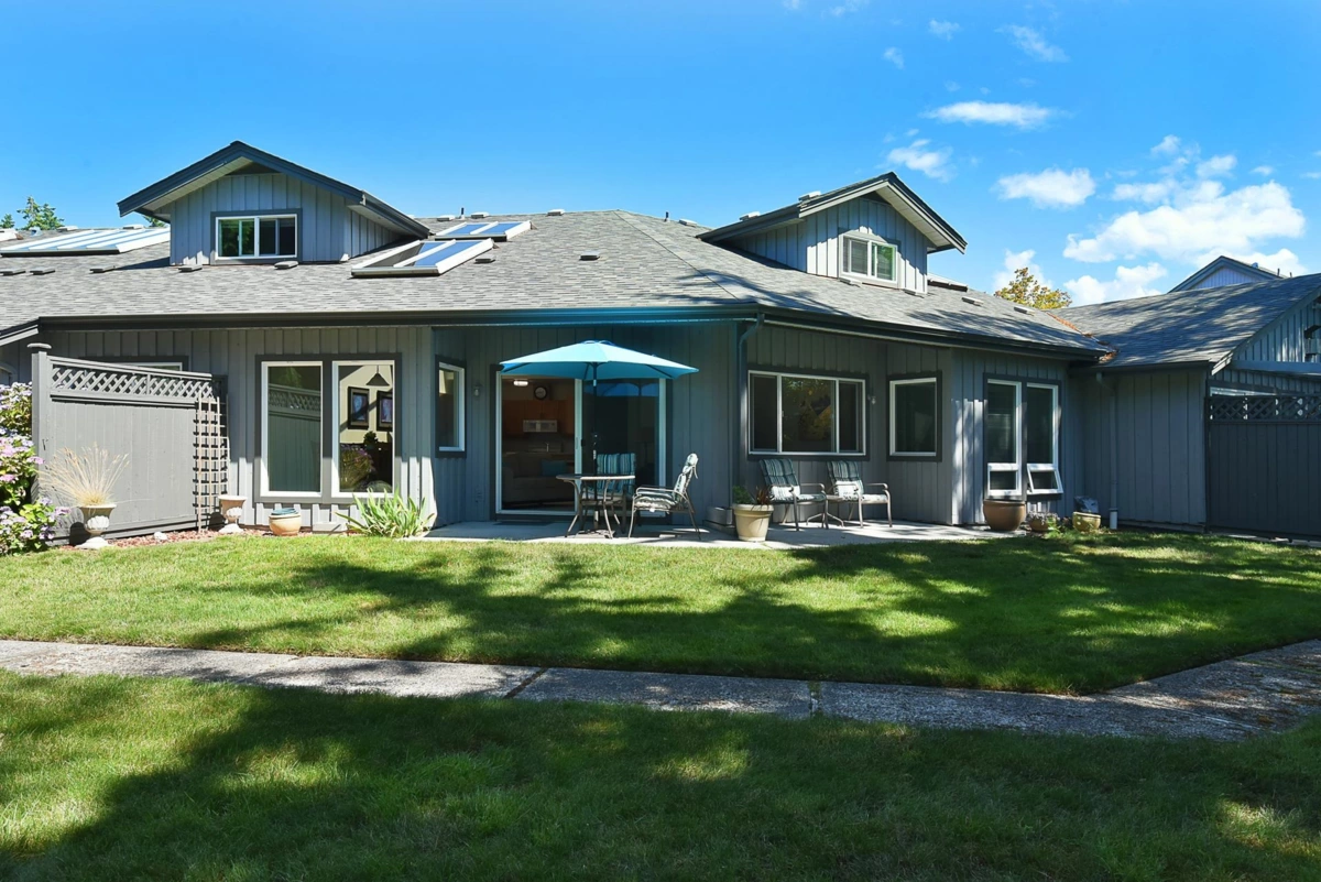 Basement Recreation Room Photo of 11 5761 Wharf Avenue, Sechelt, BC