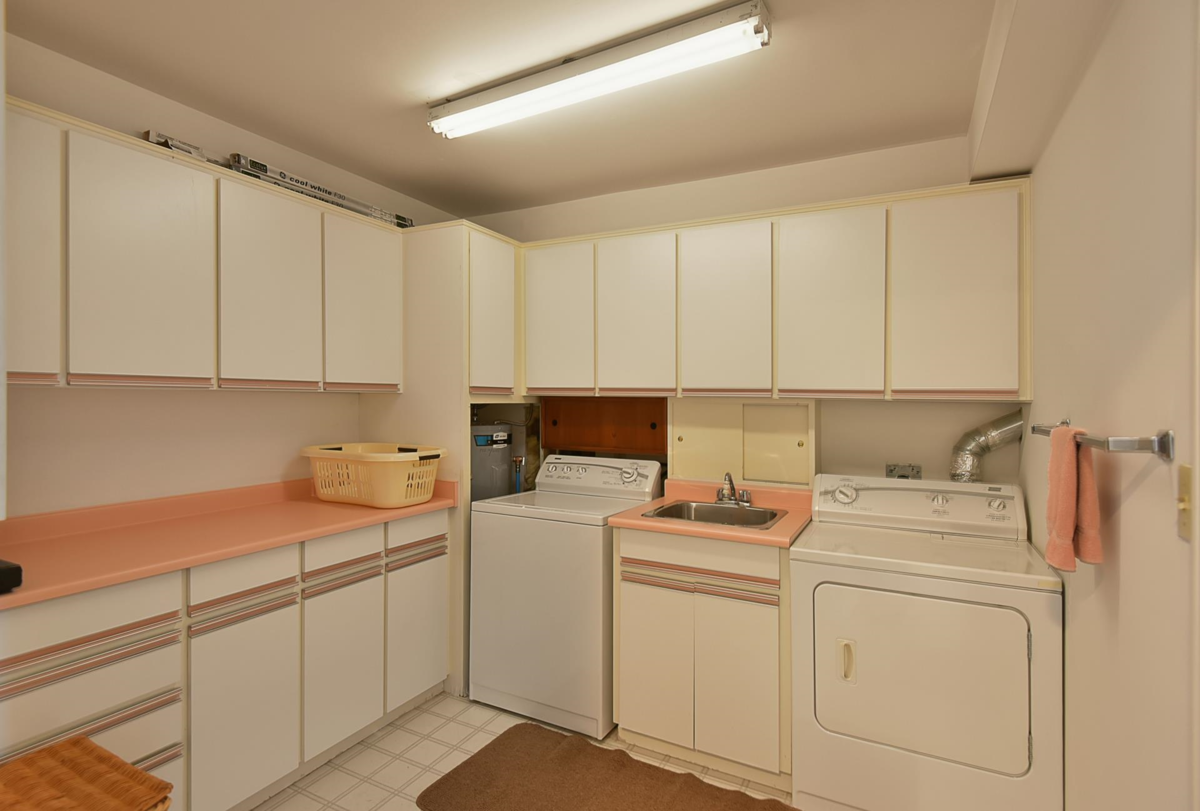 Bedroom 3 Photo of 11 5761 Wharf Avenue, Sechelt, BC