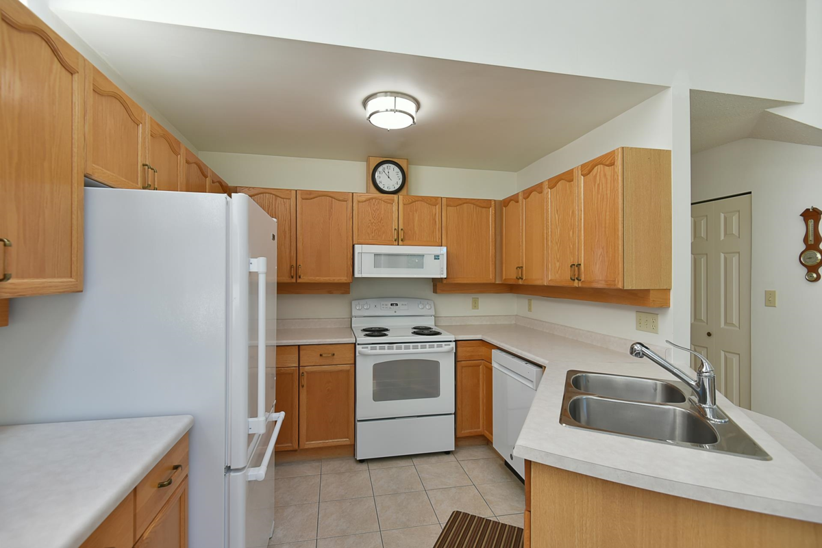 Kitchen Island Photo of 11 5761 Wharf Avenue, Sechelt, BC