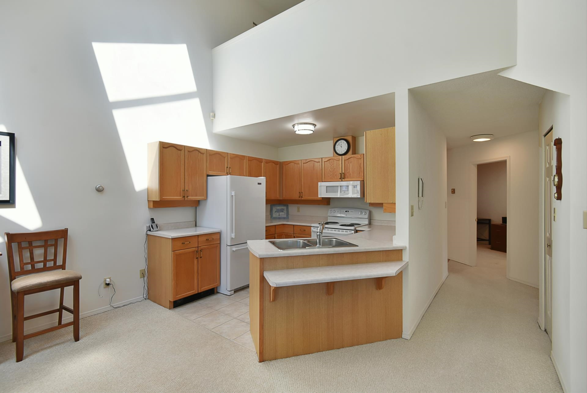 Kitchen Photo of 11 5761 Wharf Avenue, Sechelt, BC