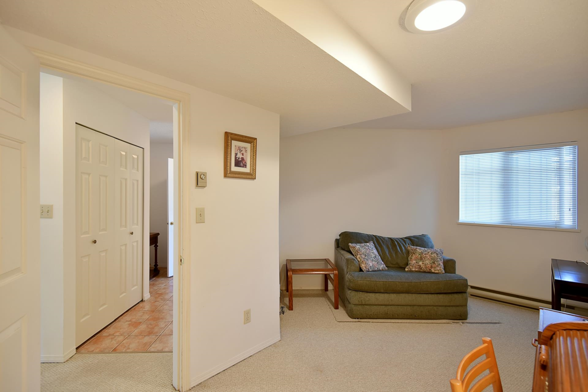 Primary Bathroom Photo of 11 5761 Wharf Avenue, Sechelt, BC