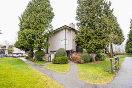 10634 Holly Park Lane, Surrey, BC, Surrey — Townhouse for sale