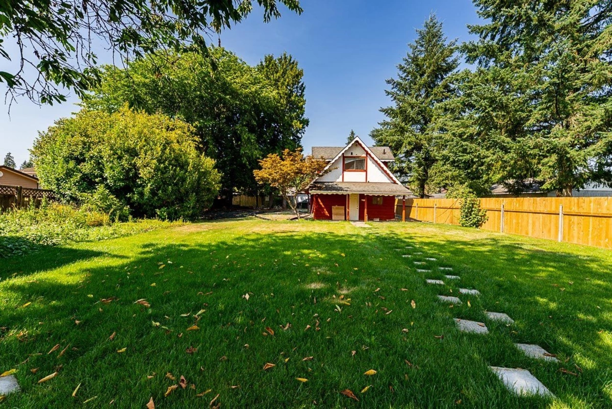 Entry Foyer Photo of 1747 Salisbury Avenue, Port Coquitlam, BC