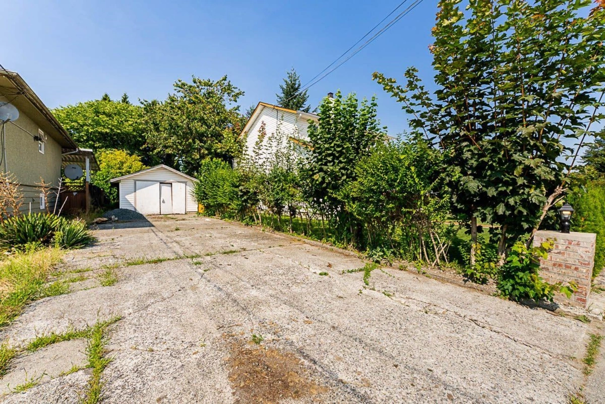 Garden / Landscaping Photo of 1747 Salisbury Avenue, Port Coquitlam, BC
