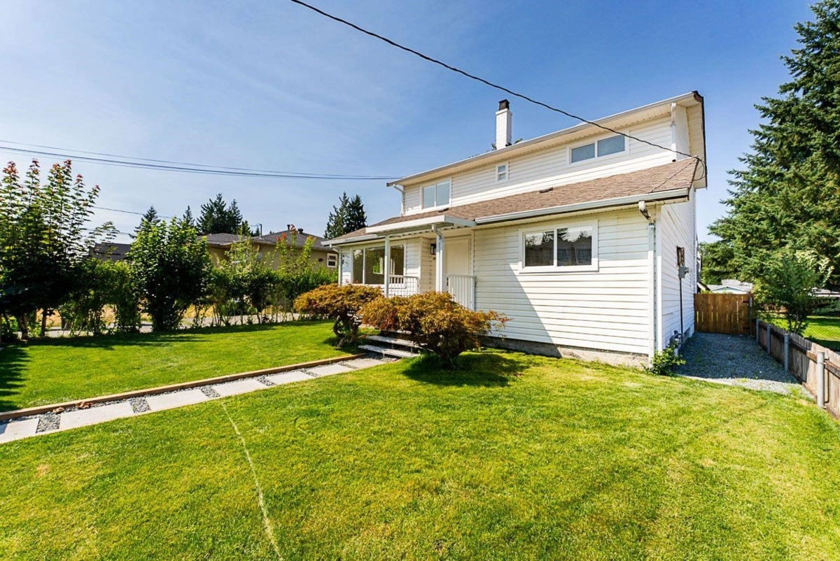 Living Room Photo of 1747 Salisbury Avenue, Port Coquitlam, BC