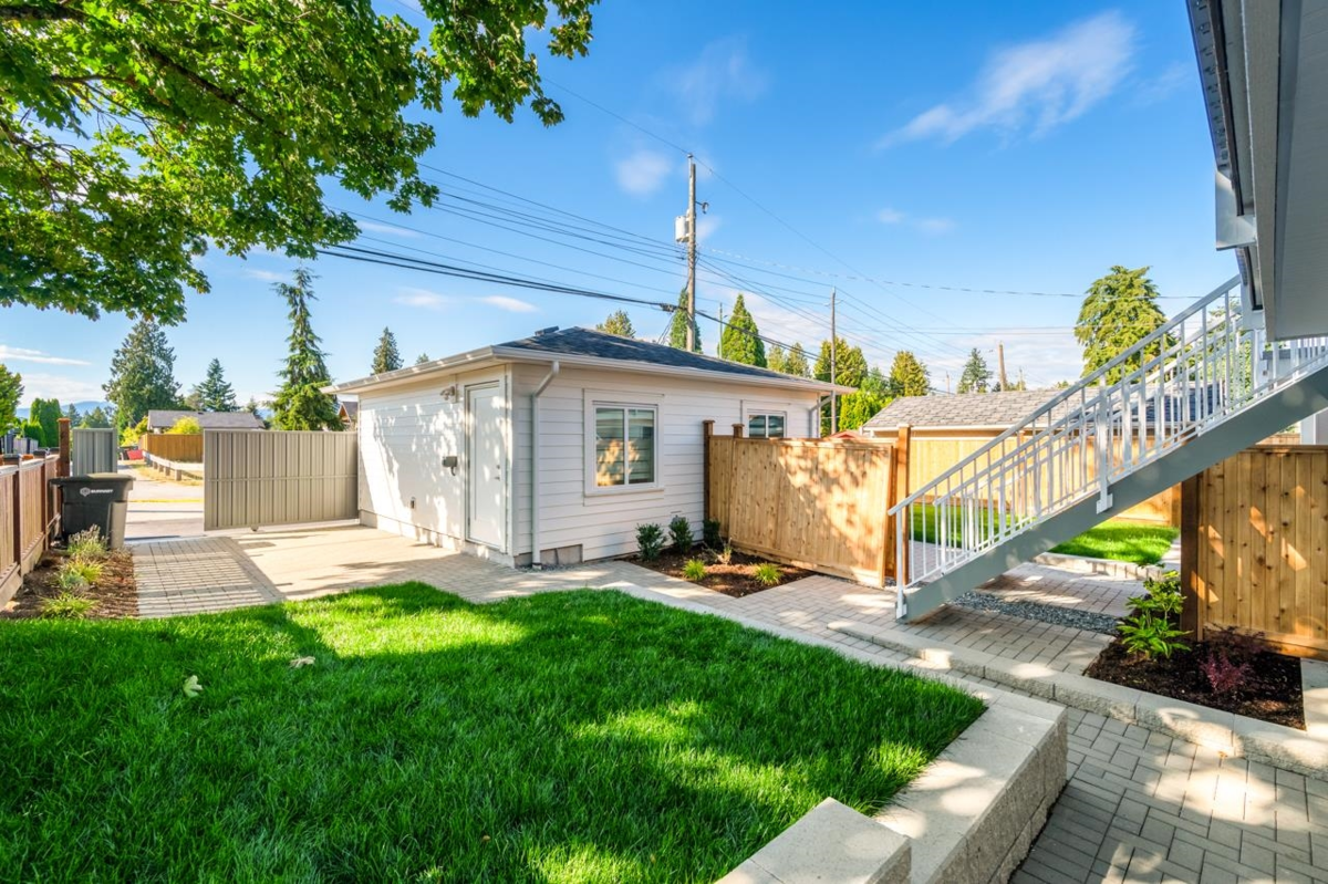 Hot Tub / Spa Photo of 7379 SW Imperial Street, Burnaby, BC