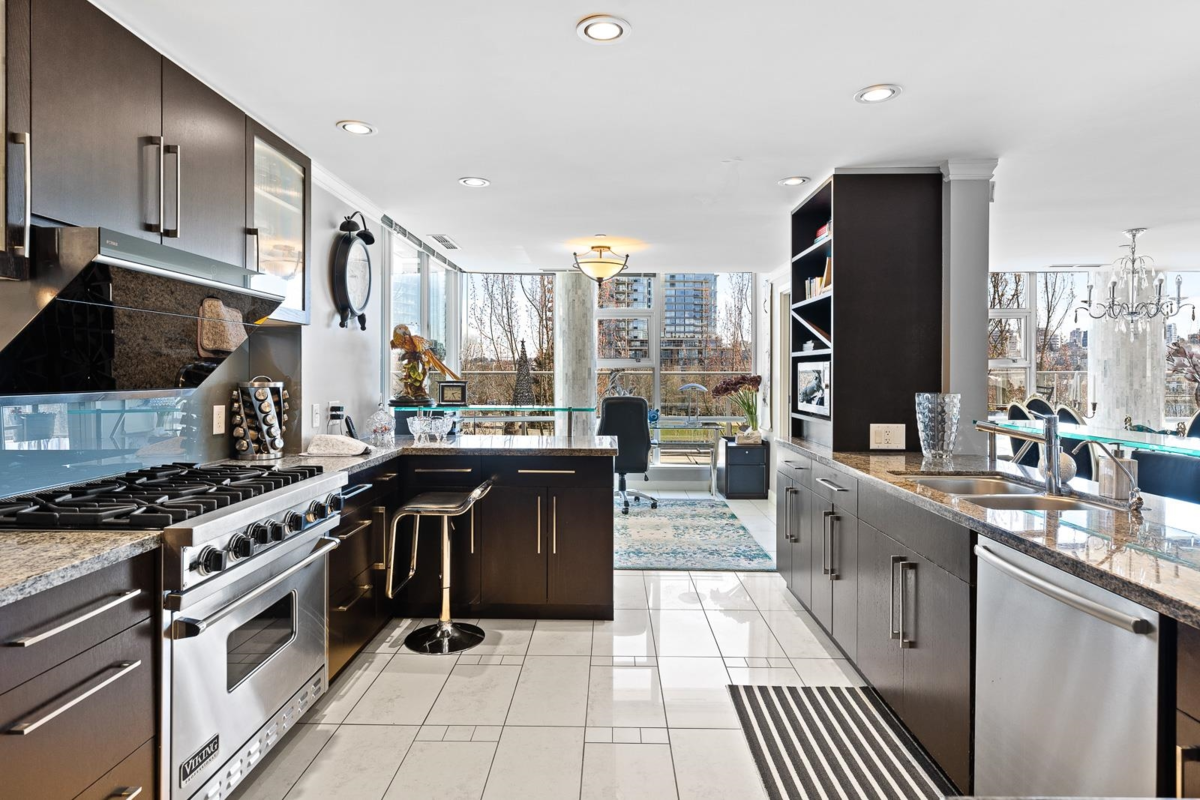 Basement Recreation Room Photo of 301 638 Beach Crescent, Vancouver, BC