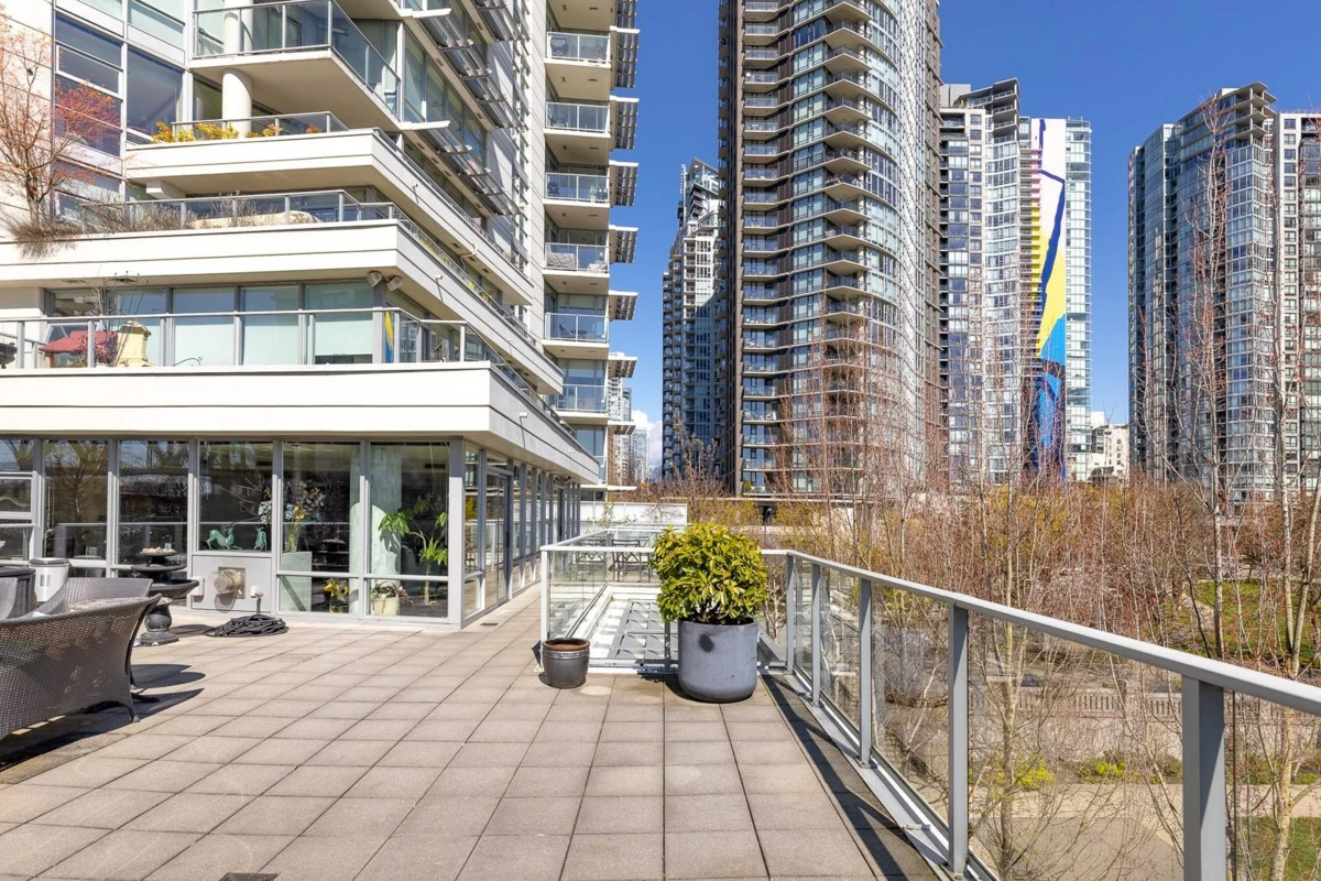 Front Yard Photo of 301 638 Beach Crescent, Vancouver, BC