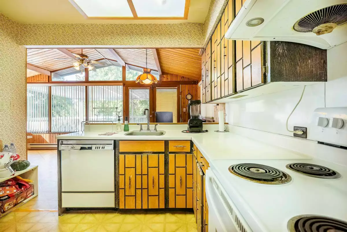 Kitchen Island Photo of 7989 Mcgregor Avenue, Burnaby, BC