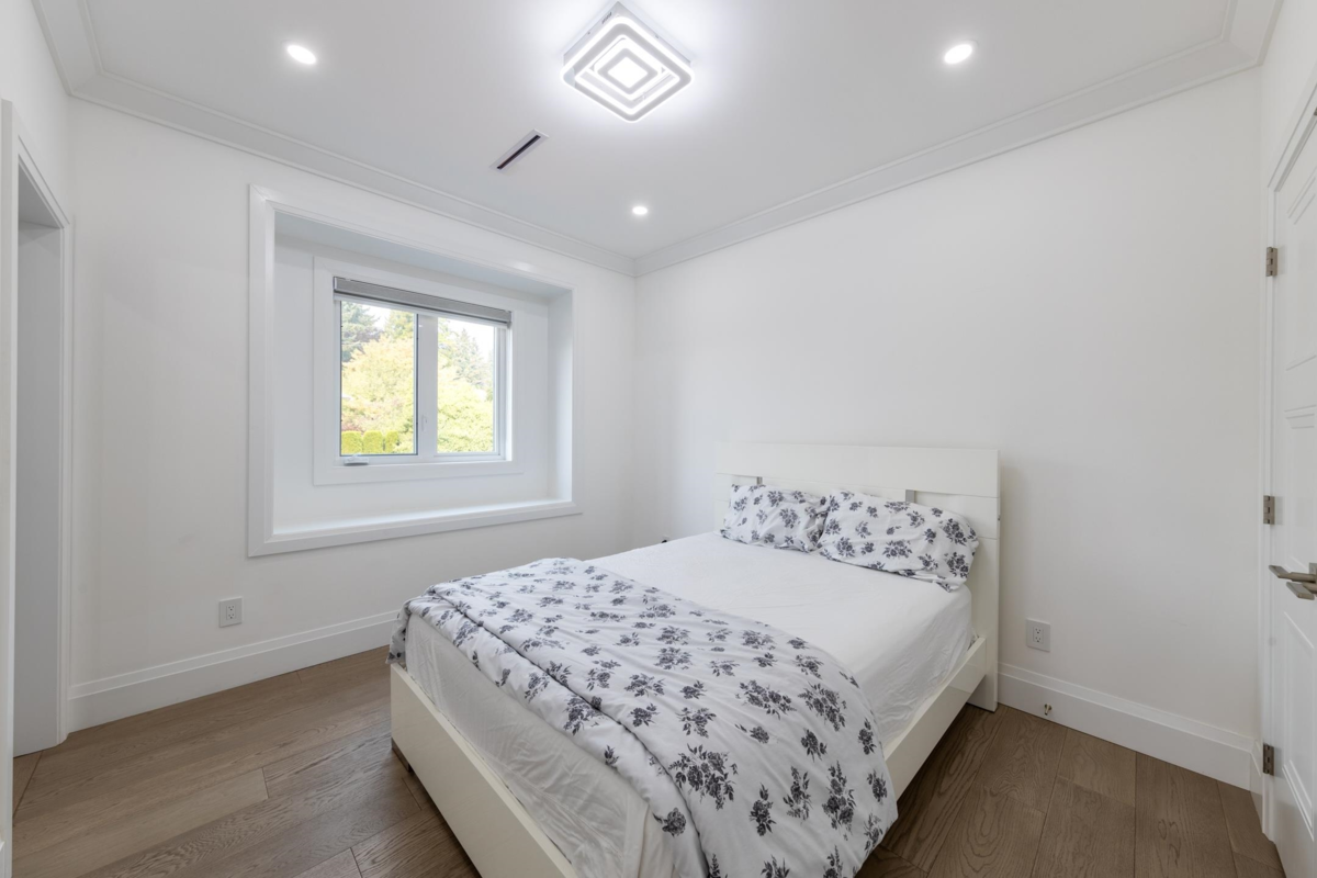 Entry Foyer Photo of 3560 Highland Boulevard, North Vancouver, BC