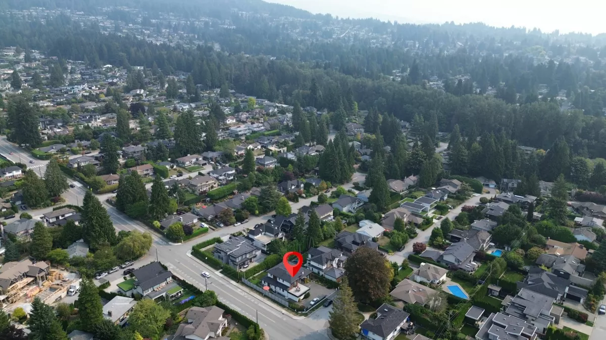 Fitness Center Photo Near 3560 Highland Boulevard, North Vancouver, BC