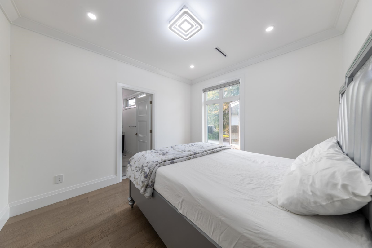 Garage Interior Photo of 3560 Highland Boulevard, North Vancouver, BC