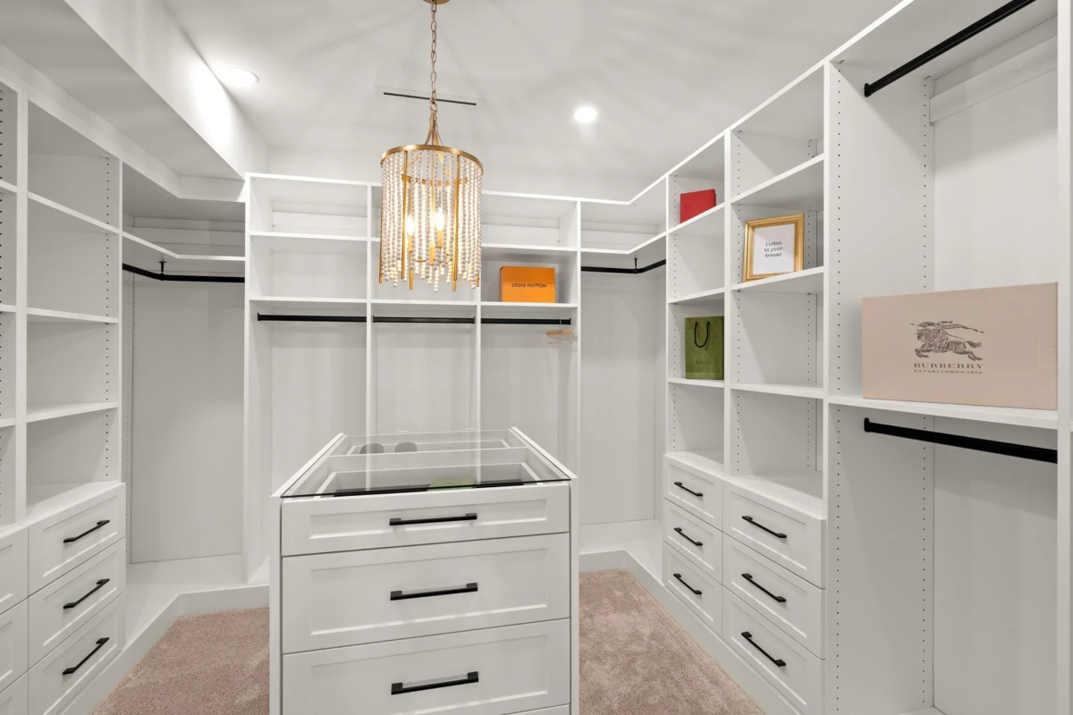 Hallway Photo of 998 50b Street, Tsawwassen, BC