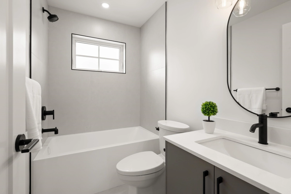 Hot Tub / Spa Photo of 998 50b Street, Tsawwassen, BC