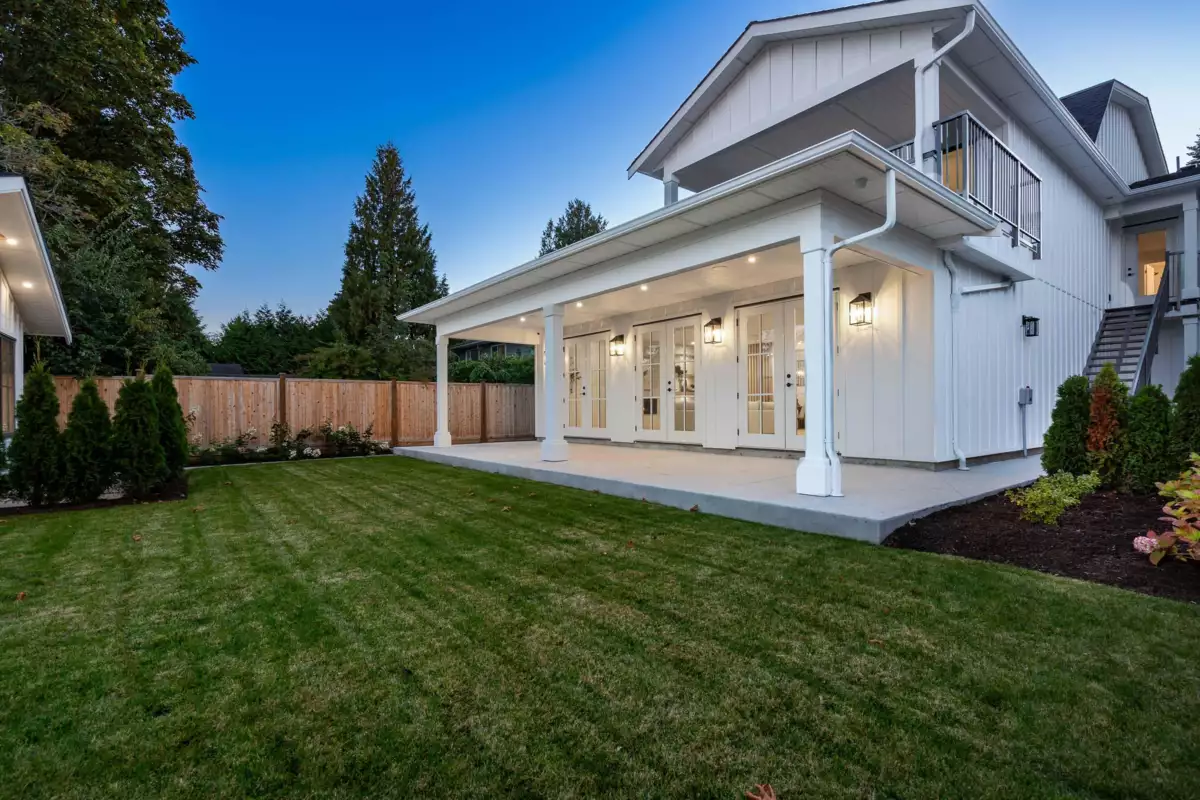 Living Room Photo of 998 50b Street, Tsawwassen, BC