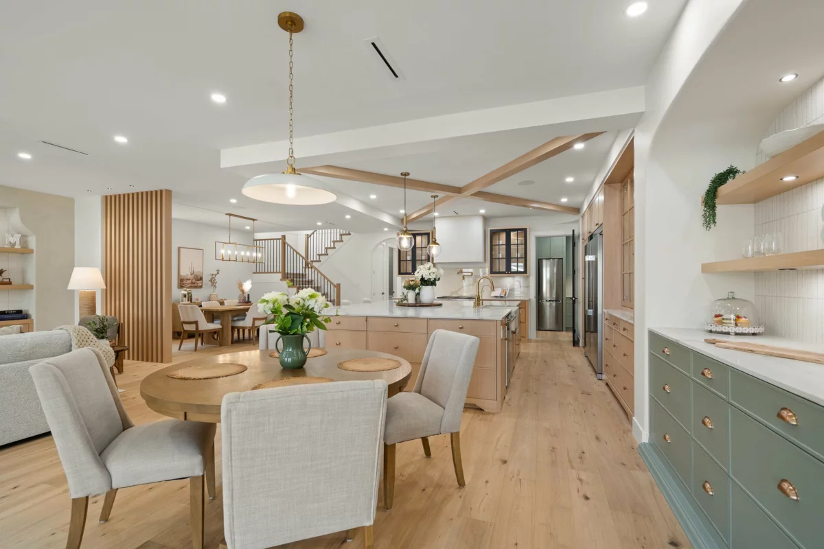 Walk-In Closet Photo of 998 50b Street, Tsawwassen, BC