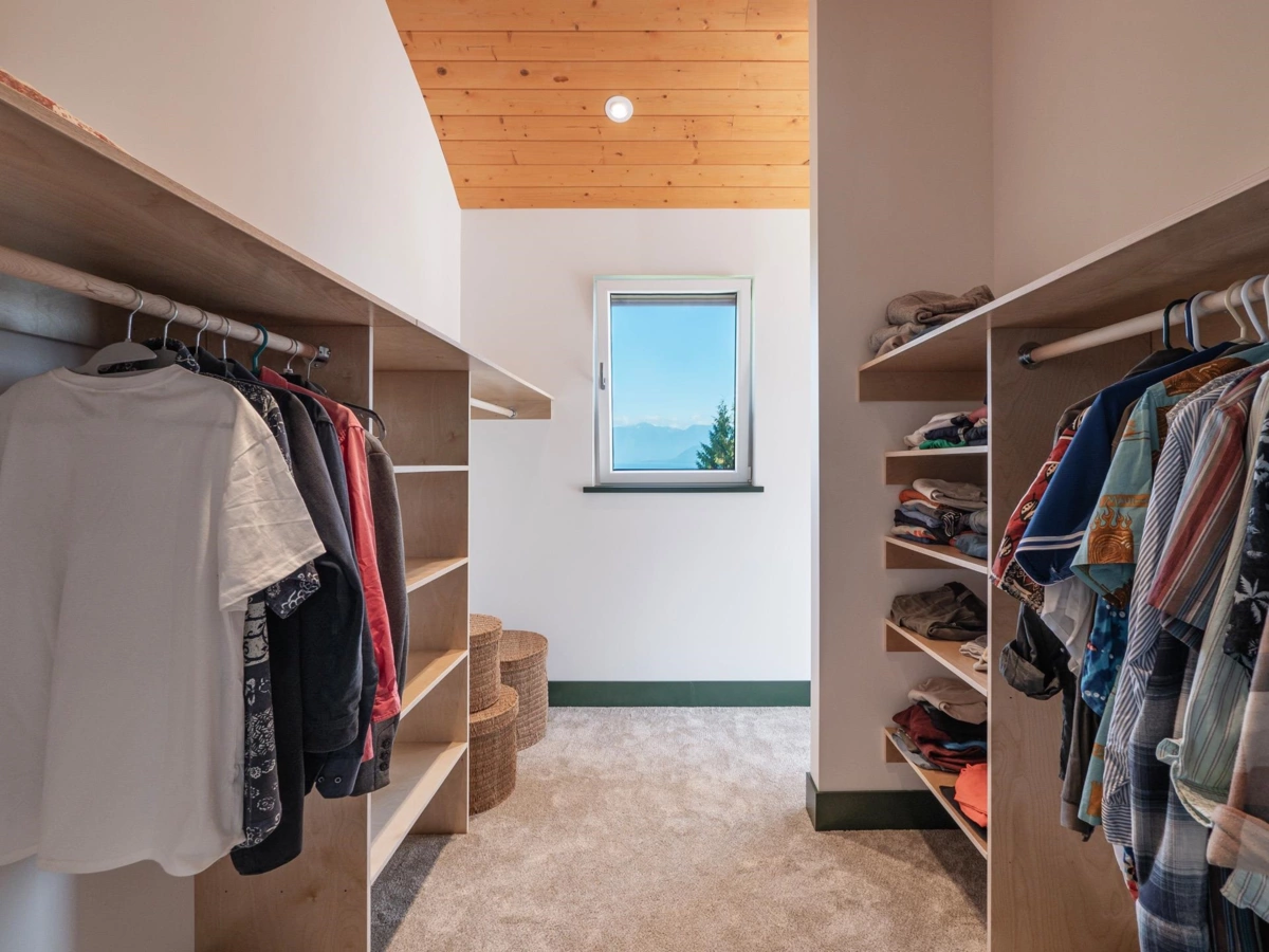 Basement Recreation Room Photo of 1832 North Road, Gibsons, BC