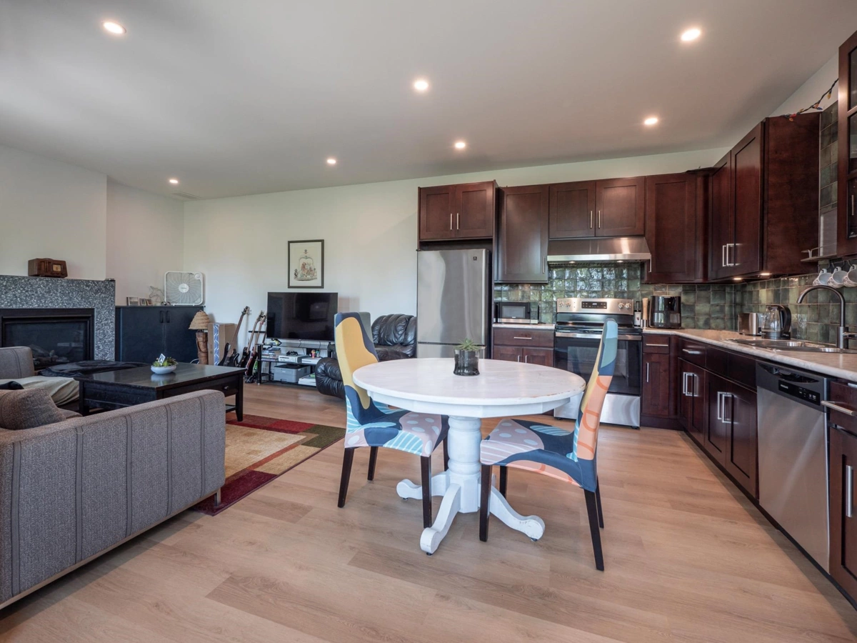 Entry Foyer Photo of 1832 North Road, Gibsons, BC