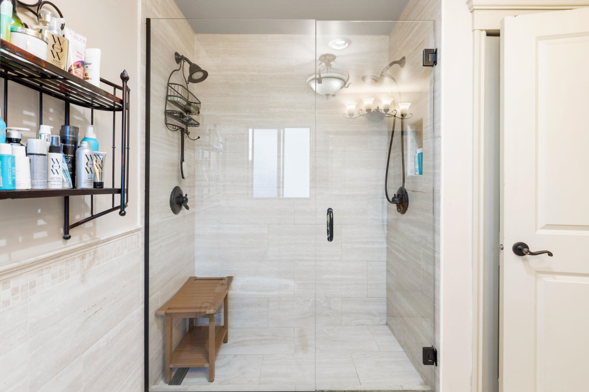 Guest Bathroom Photo of 732 Rochester Avenue, Coquitlam, BC