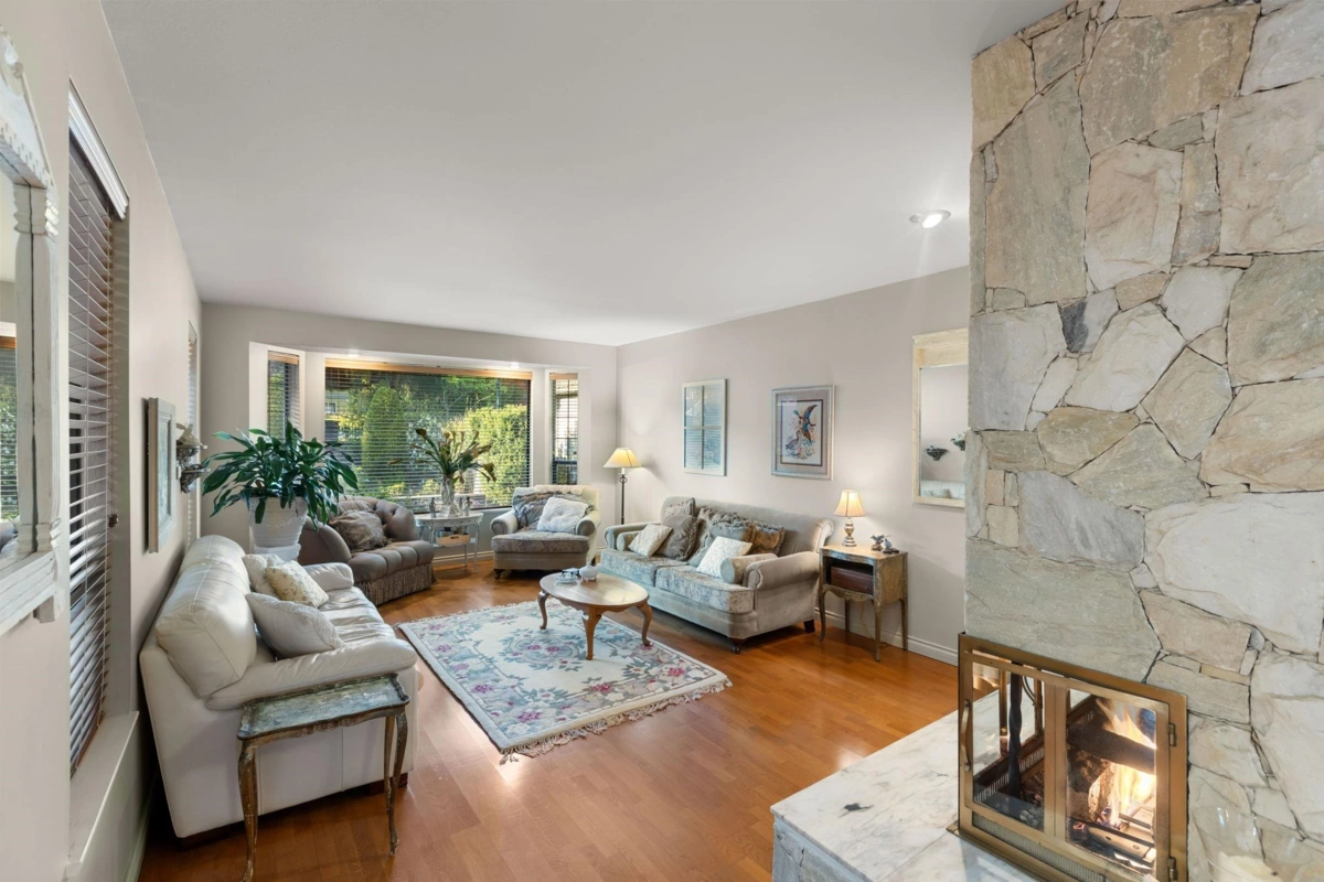 Kitchen Photo of 732 Rochester Avenue, Coquitlam, BC