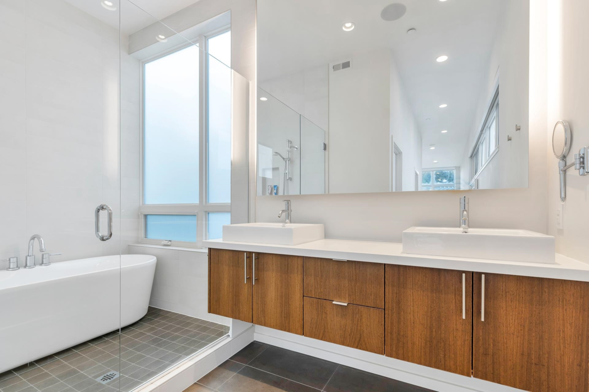 Breakfast Nook Photo of 15611 Columbia Avenue, White Rock, BC