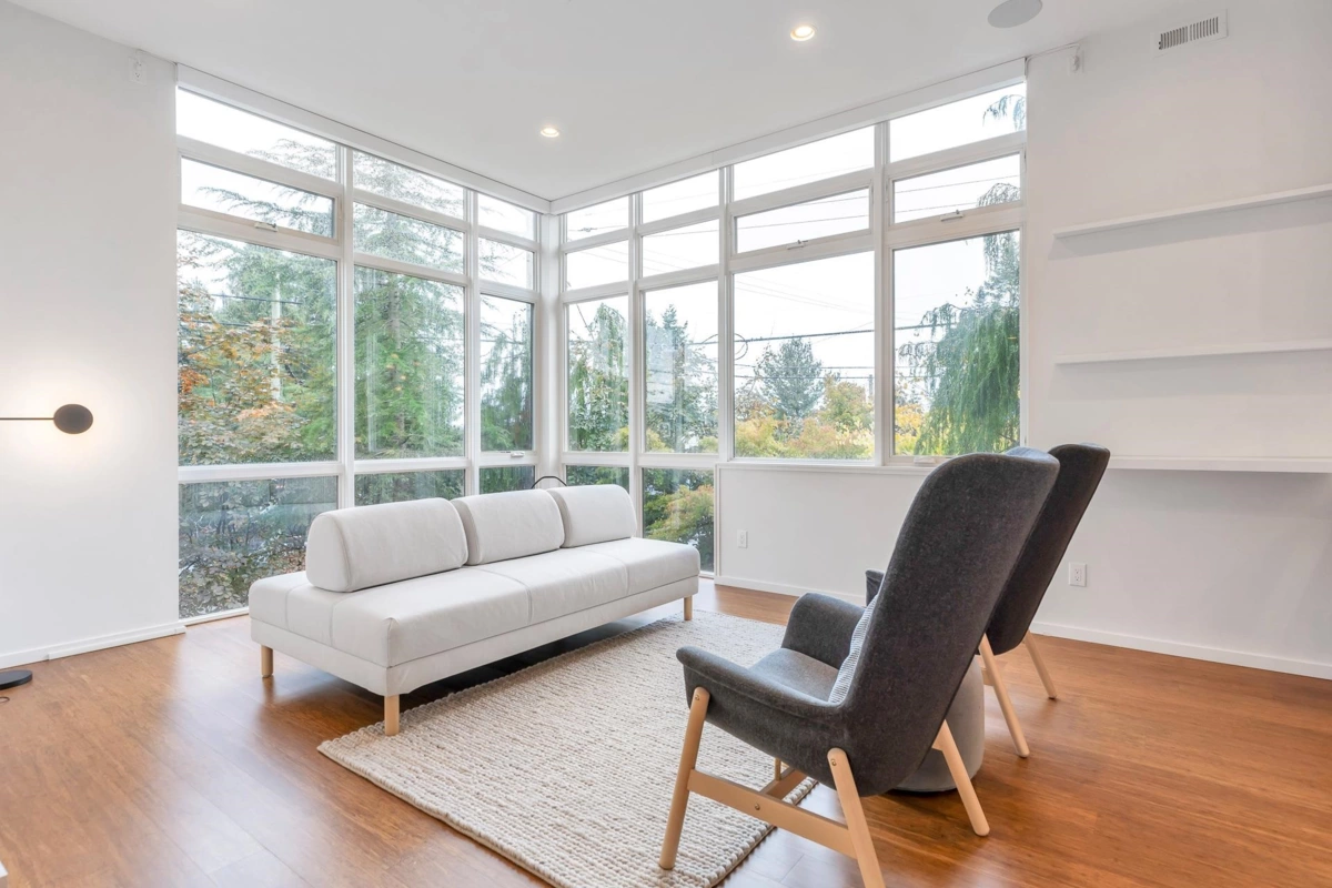 Kitchen Photo of 15611 Columbia Avenue, White Rock, BC