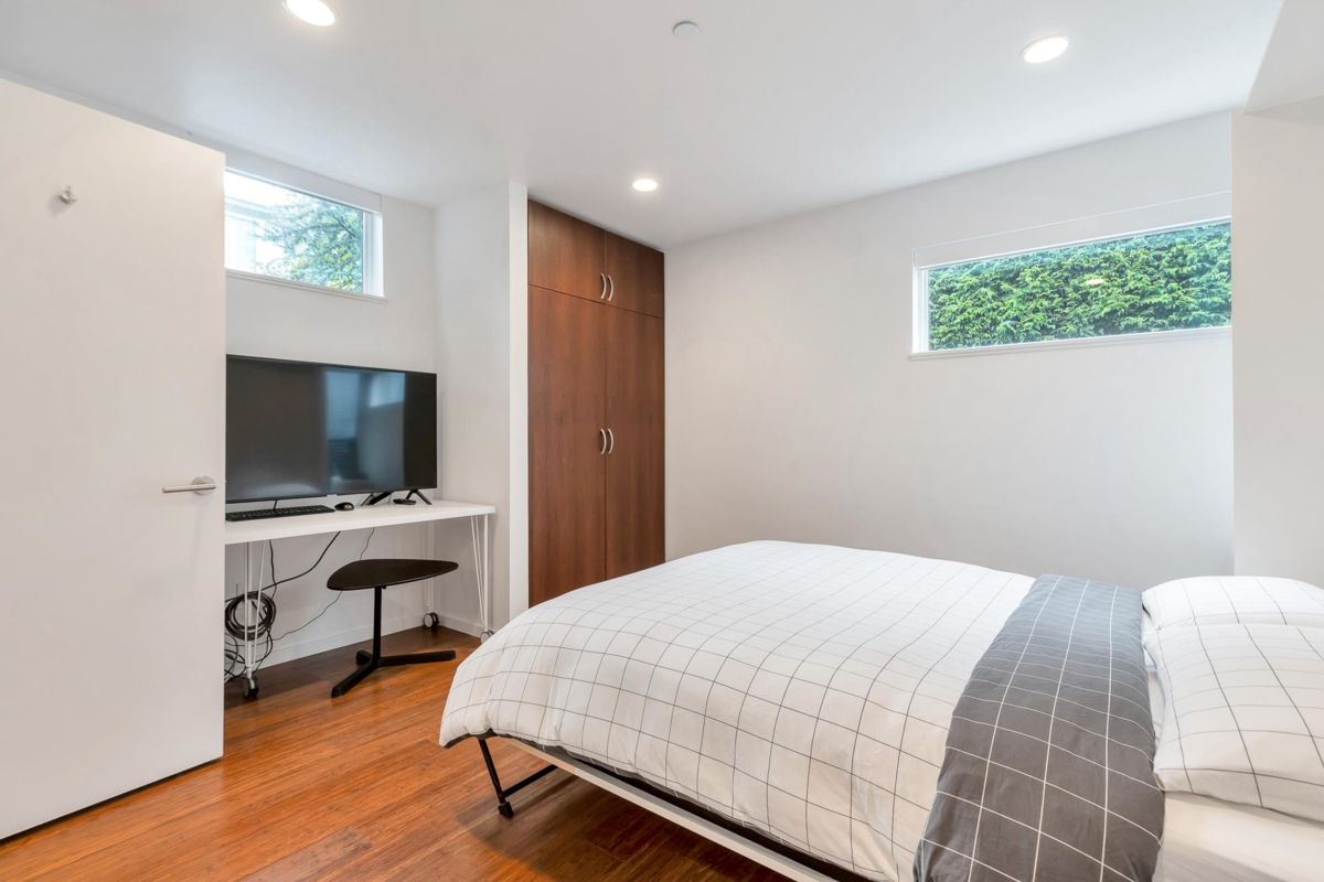 Living Room Photo of 15611 Columbia Avenue, White Rock, BC
