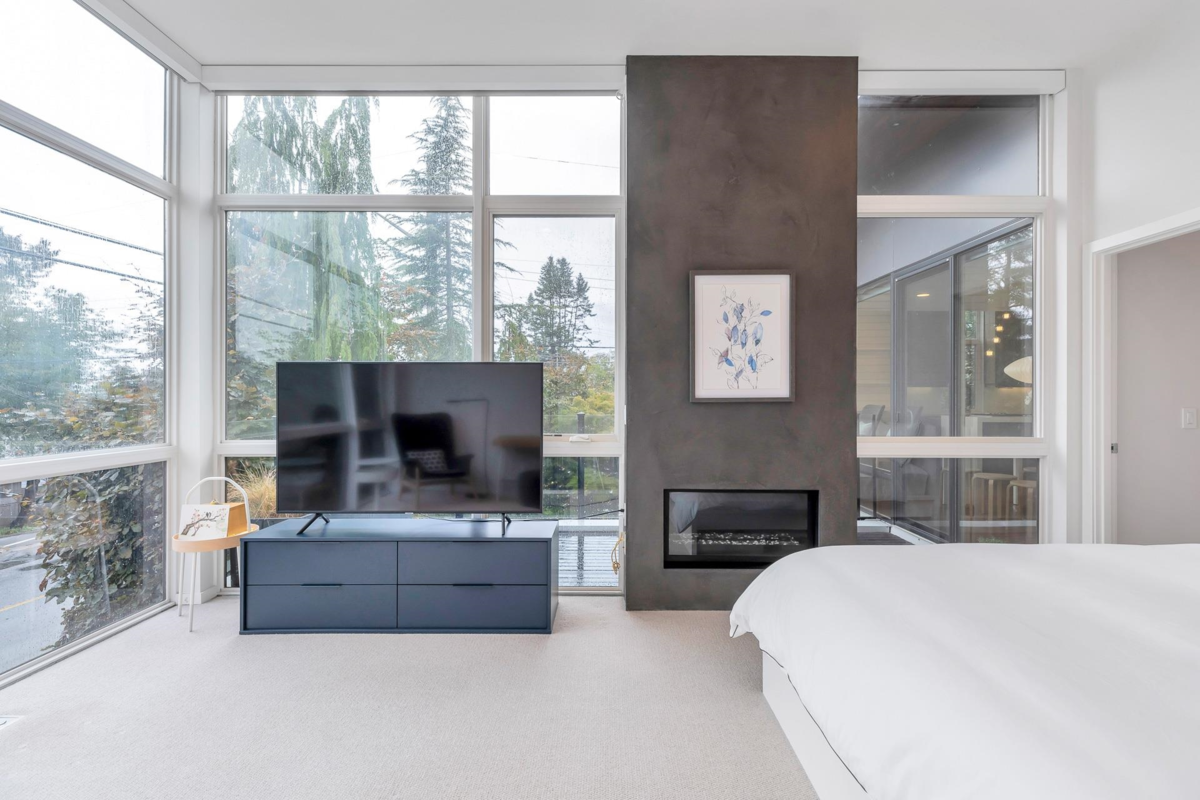 Pantry Photo of 15611 Columbia Avenue, White Rock, BC