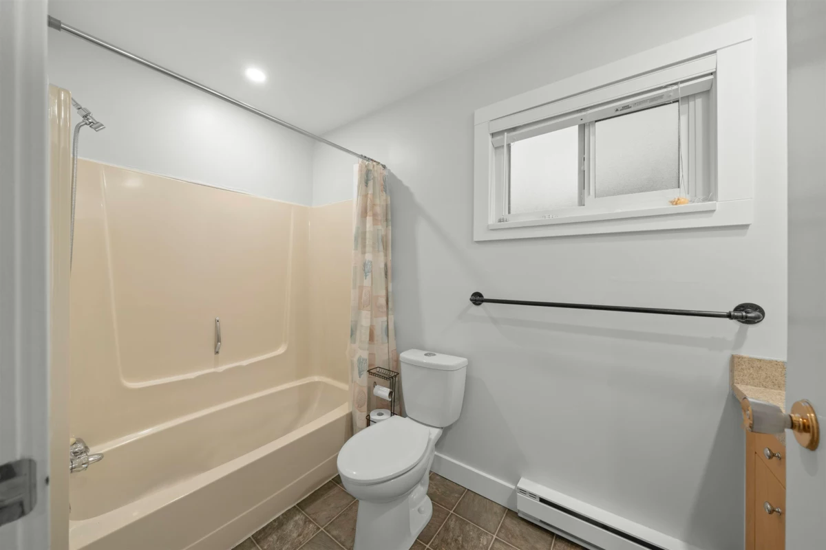 Basement Recreation Room Photo of 13507 15 Avenue, Surrey, BC