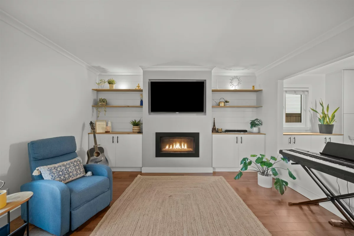 Family Room Photo of 13507 15 Avenue, Surrey, BC