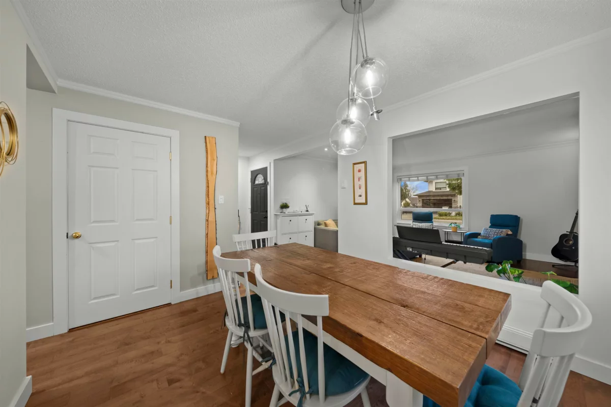 Kitchen Island Photo of 13507 15 Avenue, Surrey, BC