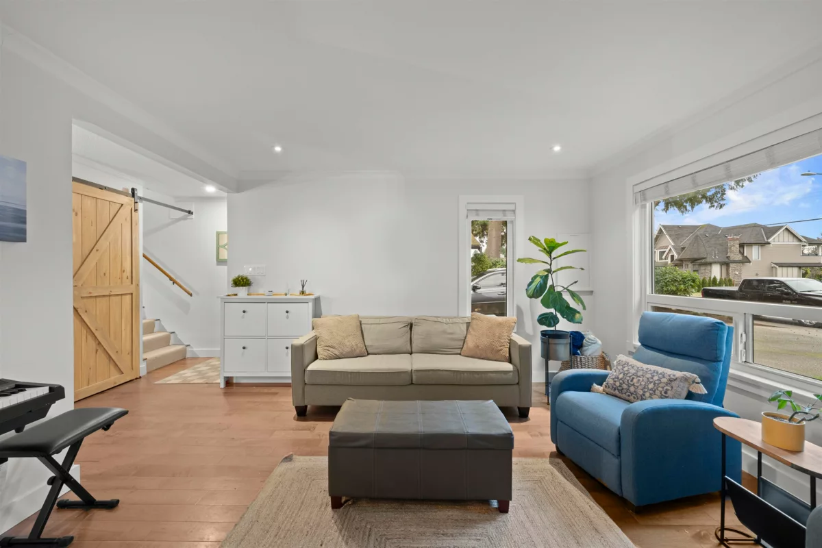 Laundry Room Photo of 13507 15 Avenue, Surrey, BC