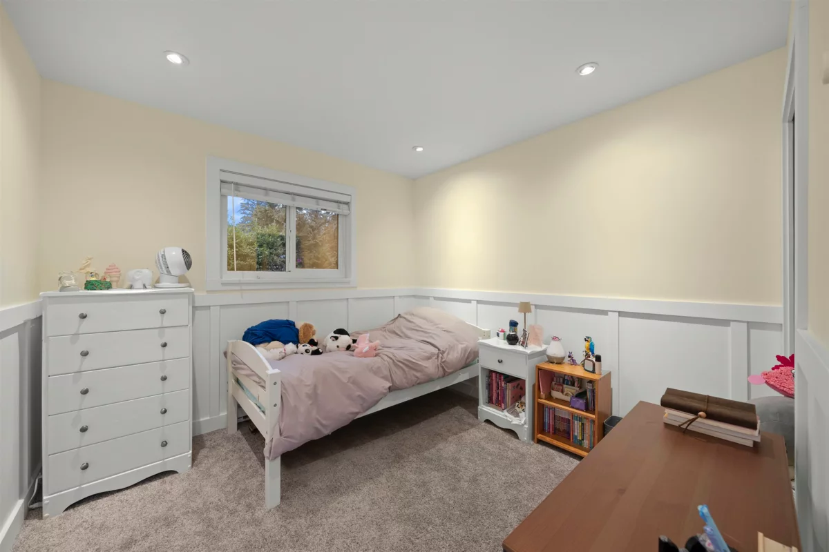 Office / Den Photo of 13507 15 Avenue, Surrey, BC