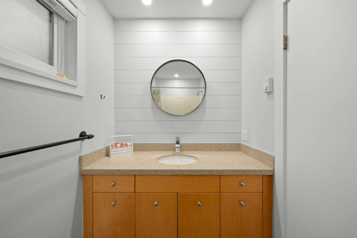 Powder Room Photo of 13507 15 Avenue, Surrey, BC