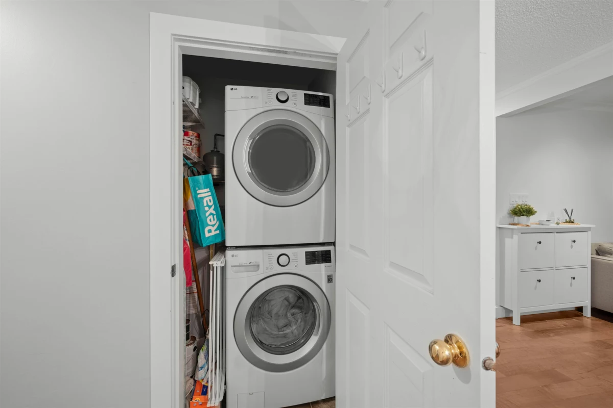 Primary Bathroom Photo of 13507 15 Avenue, Surrey, BC