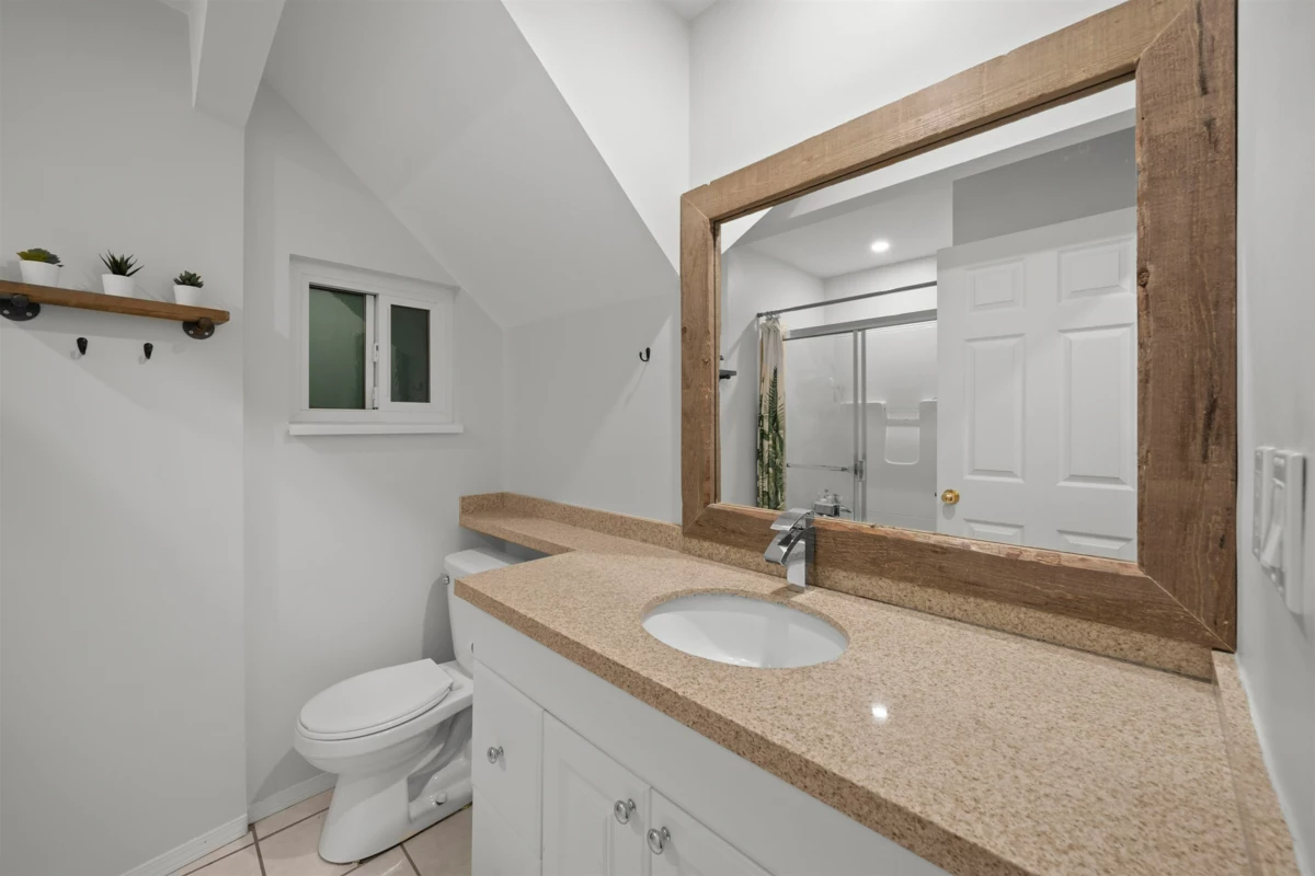 Walk-In Closet Photo of 13507 15 Avenue, Surrey, BC