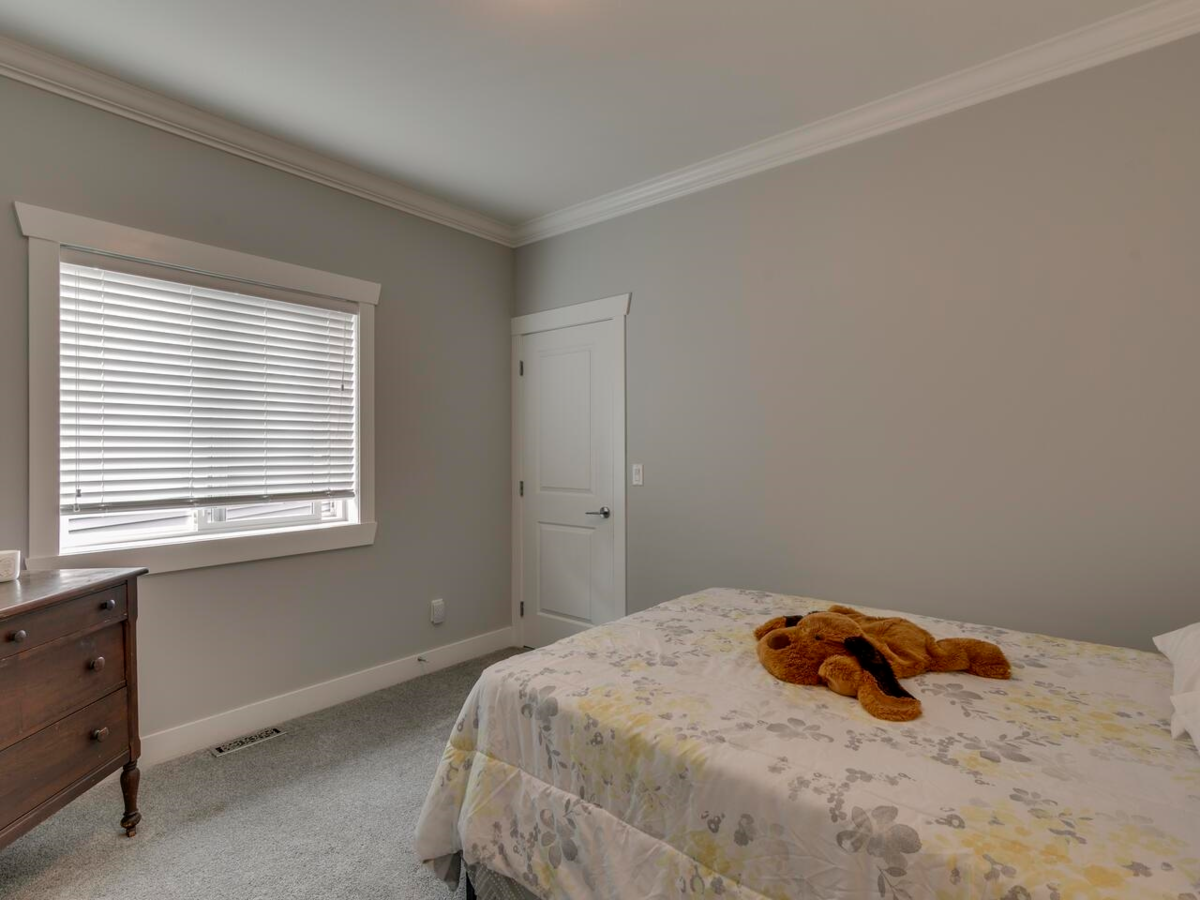 Entry Foyer Photo of 8231 Tanaka Terrace, Mission, BC