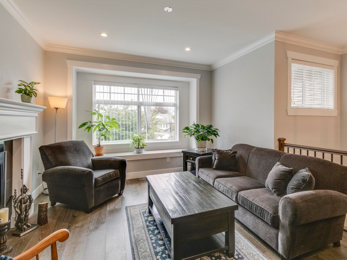 Kitchen Island Photo of 8231 Tanaka Terrace, Mission, BC