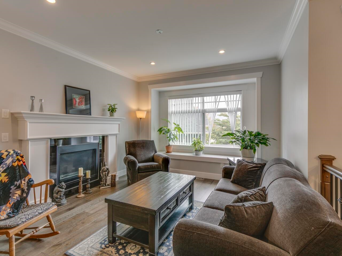 Kitchen Photo of 8231 Tanaka Terrace, Mission, BC