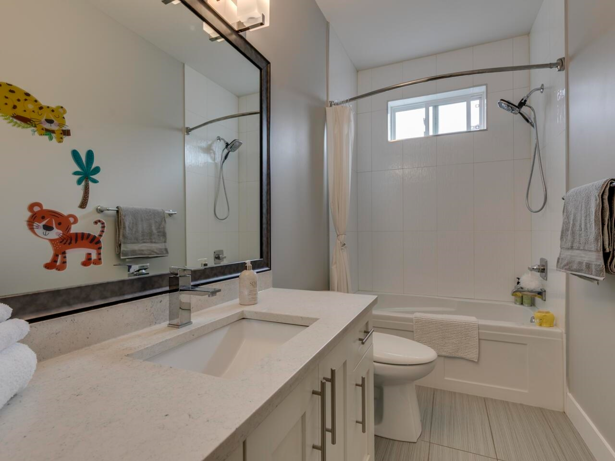Mudroom Photo of 8231 Tanaka Terrace, Mission, BC