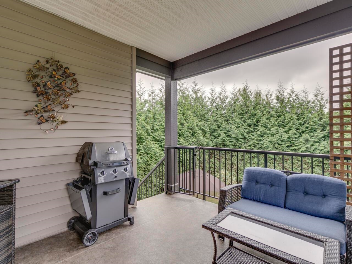 Staircase Photo of 8231 Tanaka Terrace, Mission, BC