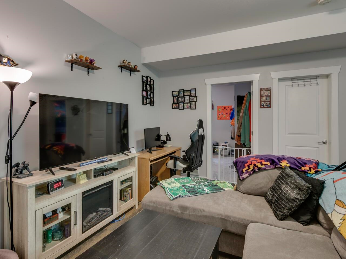 Swimming Pool Photo of 8231 Tanaka Terrace, Mission, BC