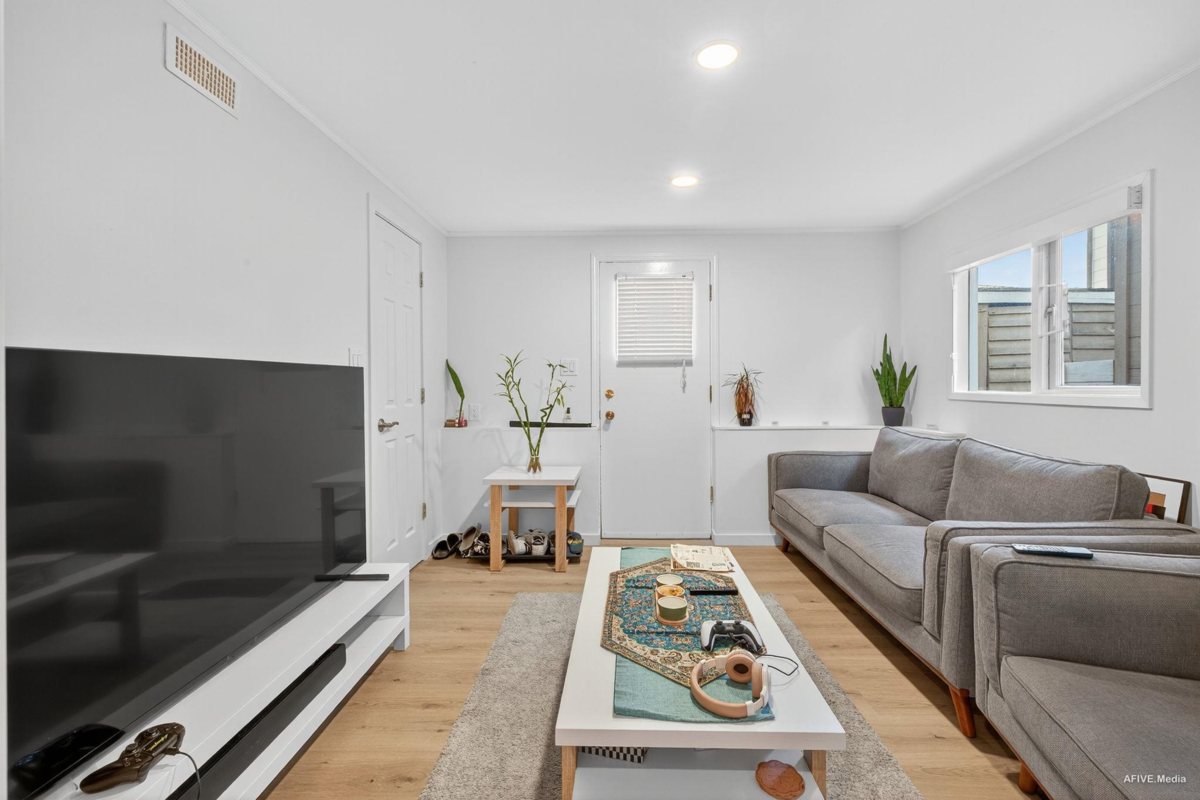 Hallway Photo of 3380 Glasgow Street, Port Coquitlam, BC