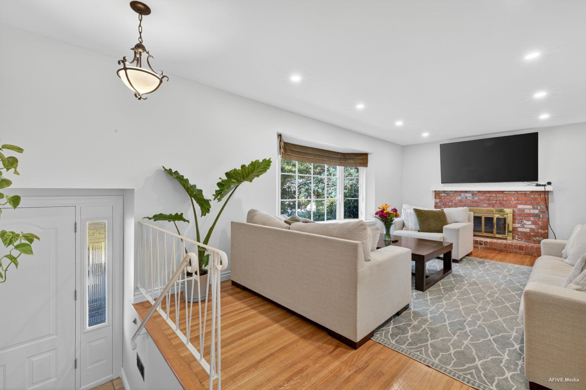 Pantry Photo of 3380 Glasgow Street, Port Coquitlam, BC