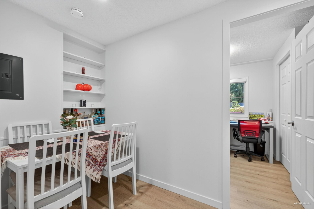 Staircase Photo of 3380 Glasgow Street, Port Coquitlam, BC