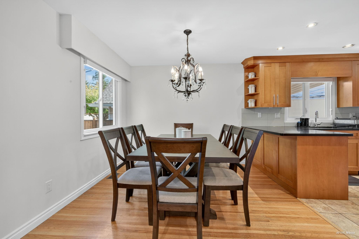Walk-In Closet Photo of 3380 Glasgow Street, Port Coquitlam, BC