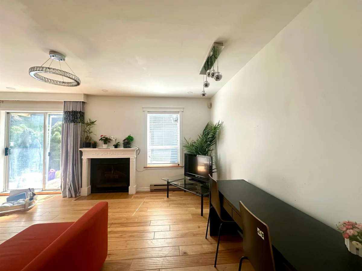 Kitchen Island Photo of 11 8700 Blundell Road, Richmond, BC