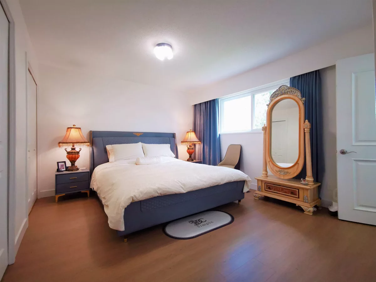 Kitchen Island Photo of 7460 Thormanby Crescent, Richmond, BC